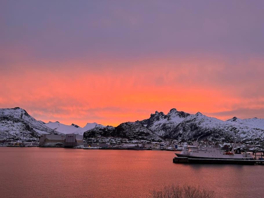 Sentrumsnaer Leilighet Med Utsikt Svolvær Exteriér fotografie