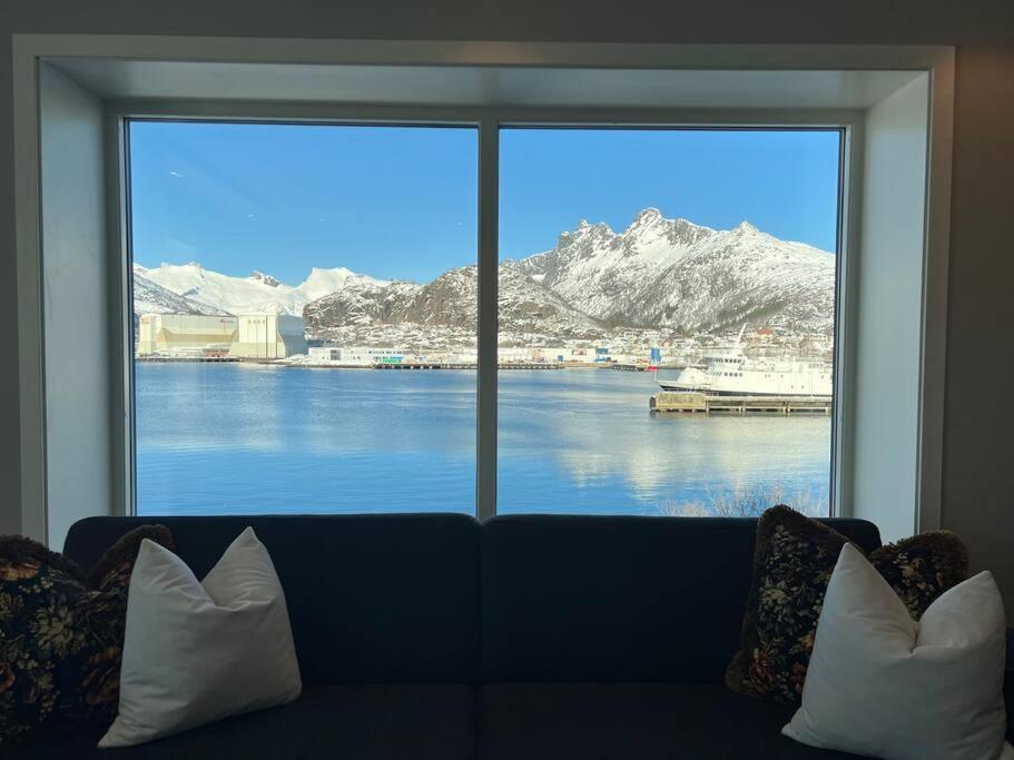 Sentrumsnaer Leilighet Med Utsikt Svolvær Exteriér fotografie