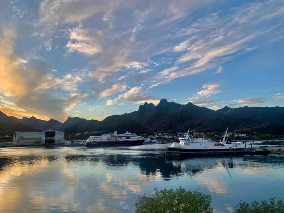 Sentrumsnaer Leilighet Med Utsikt Svolvær Exteriér fotografie
